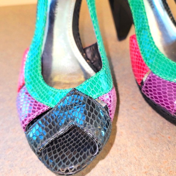 💚Vintage Vince Camuto Multi Color Faux Snakeskin Peep Toe Shoes Pumps💚 - Picture 3 of 9